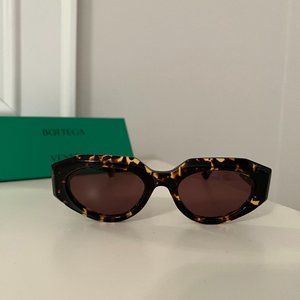 Bottega Veneta tortoiseshell oval sunglasses